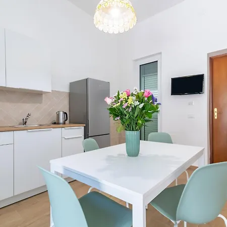 Guesthost - Seaview Near * Palermo