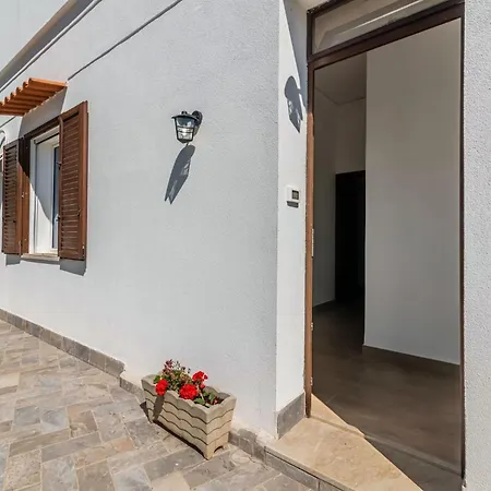 Guesthost - Seaview Near *