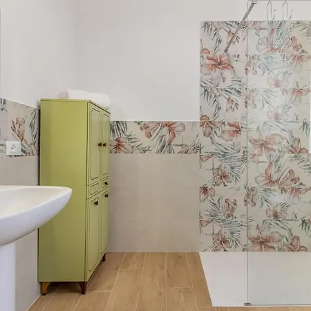 Guesthost - Seaview Near * Palermo