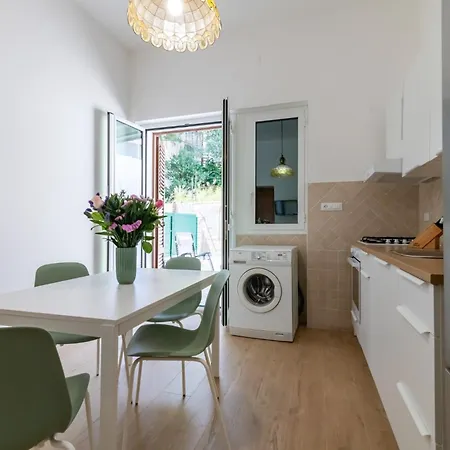 Guesthost - Seaview Near *