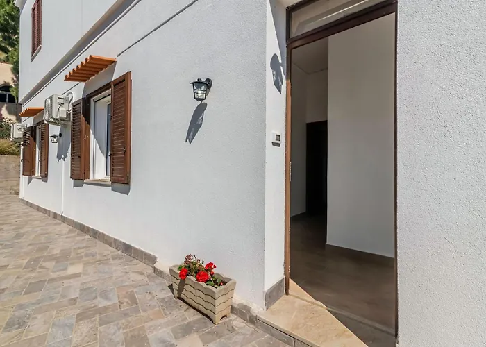 Guesthost - Seaview Near *